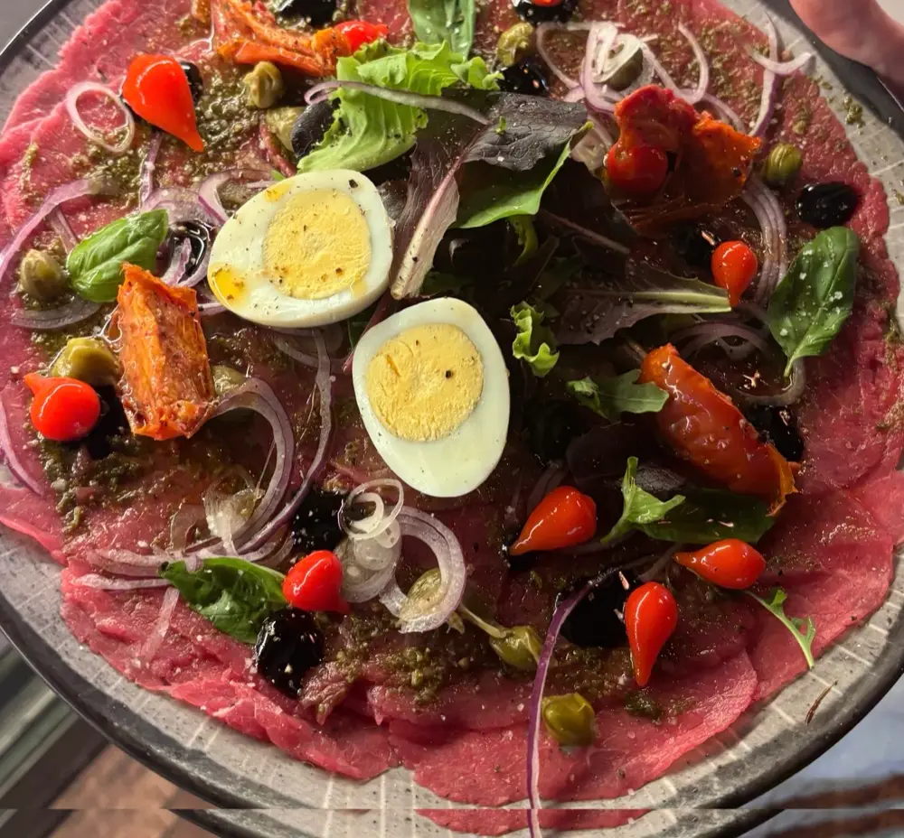 Carpaccio de bœuf et ses frites maison